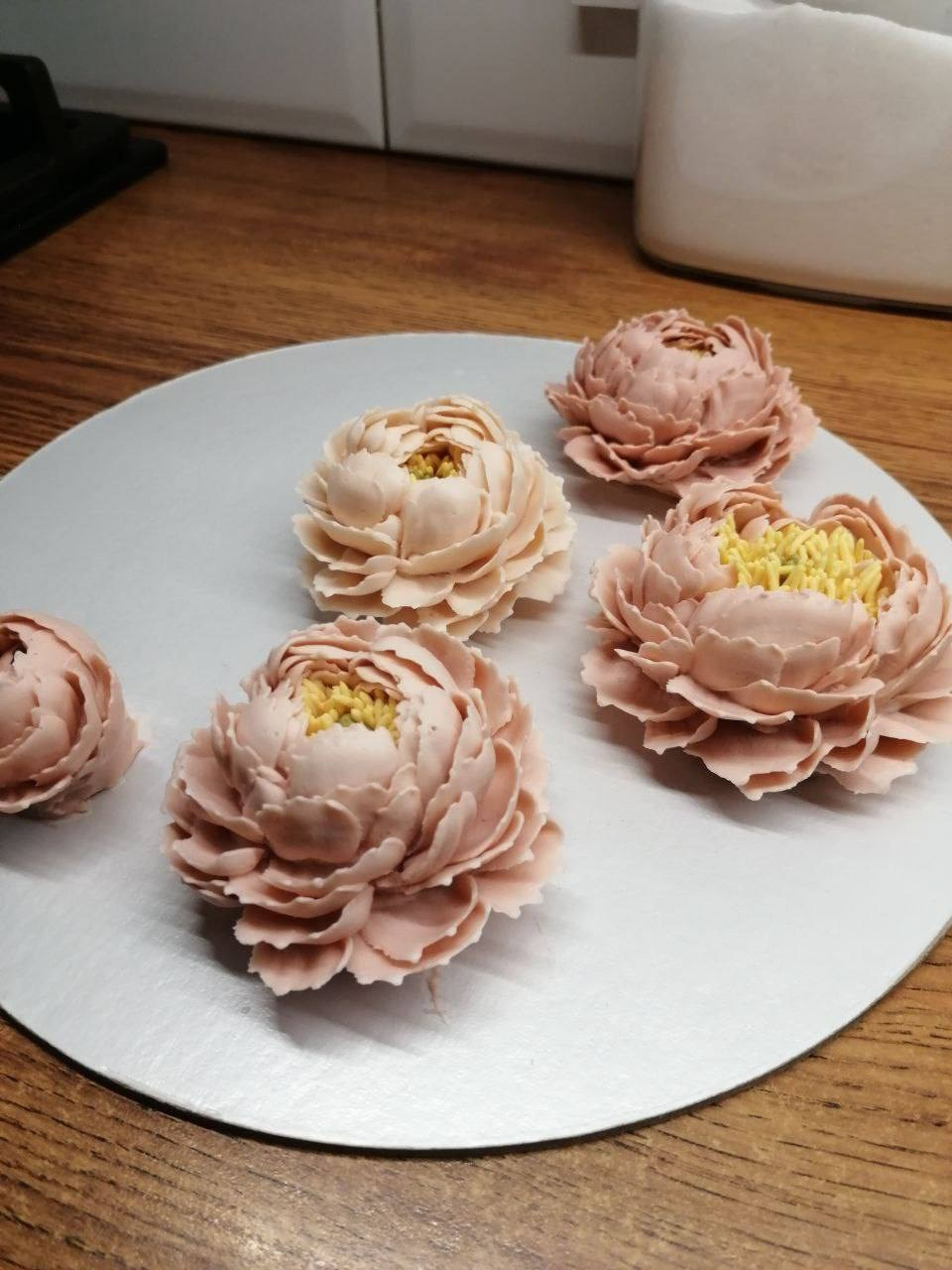 Работы учениц. Аникина Юлия / Кремовая флористика в корейской технике