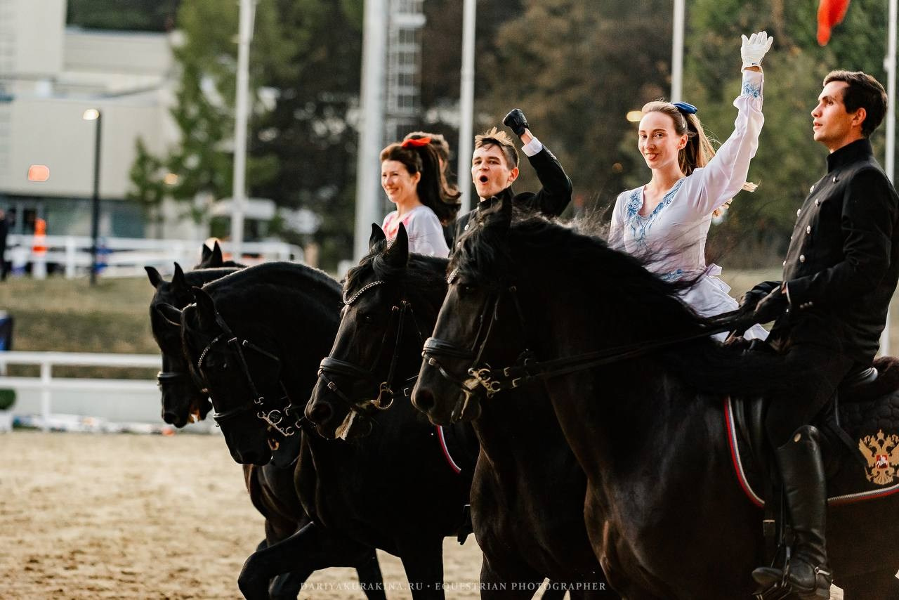 Шоу «ВМЕСТЕ» в рамках 25й Юбилейной выставки ЭКВИРОС 2024. Конный фотограф Куракина Дарья • Фотосессии с лошадьми