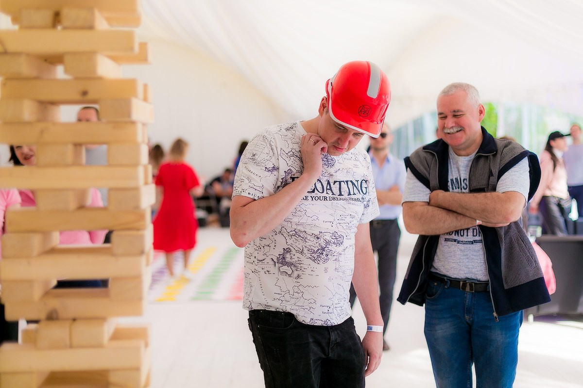 Фотосъемка корпоратива Major на берегу строгинской поймы. Репортажный фотограф Борис Геер