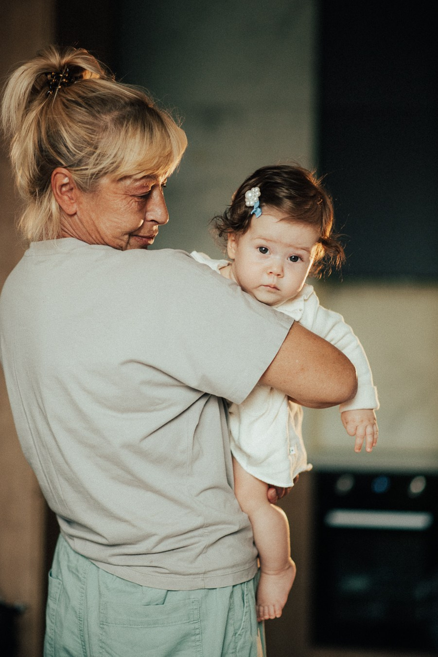 Саша, Катя, Мирослава и бабушка | дома