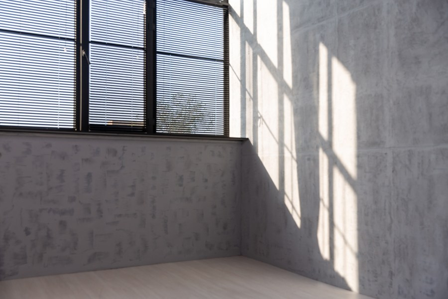 Бетонная стена. Аренда студии Алматы.