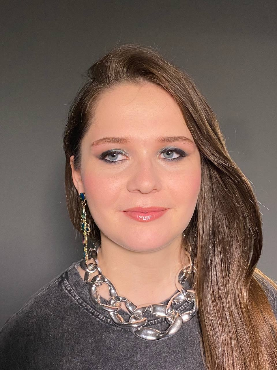 Виктория. Наталья Даньшина — Визажист-Стилист причесок