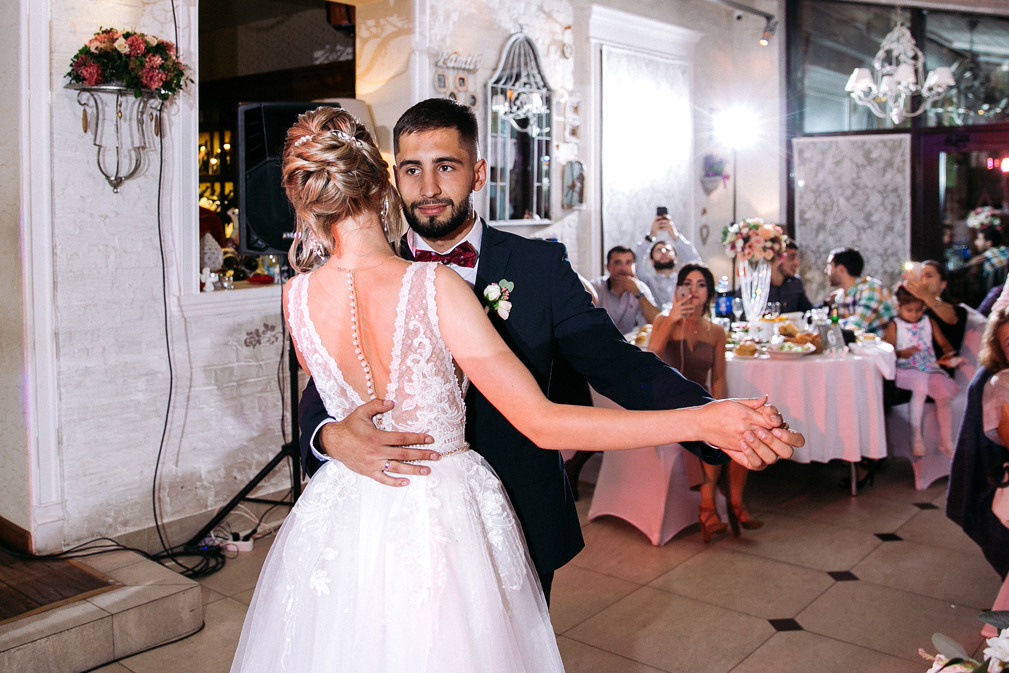 Арина и Артём. Свадебный фотограф Александр Савченко Смоленск