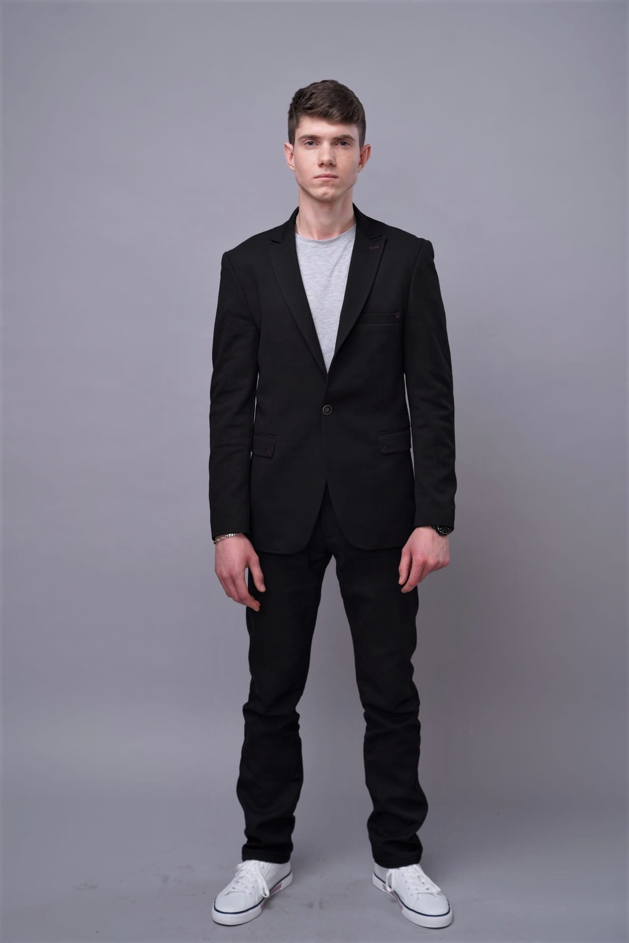 Дмитрий, 180 см, 46-48 р-р. KED Production — продакшн из СПб. Создаём фото, видео и контент, который помогает брендам и селлерам продавать больше