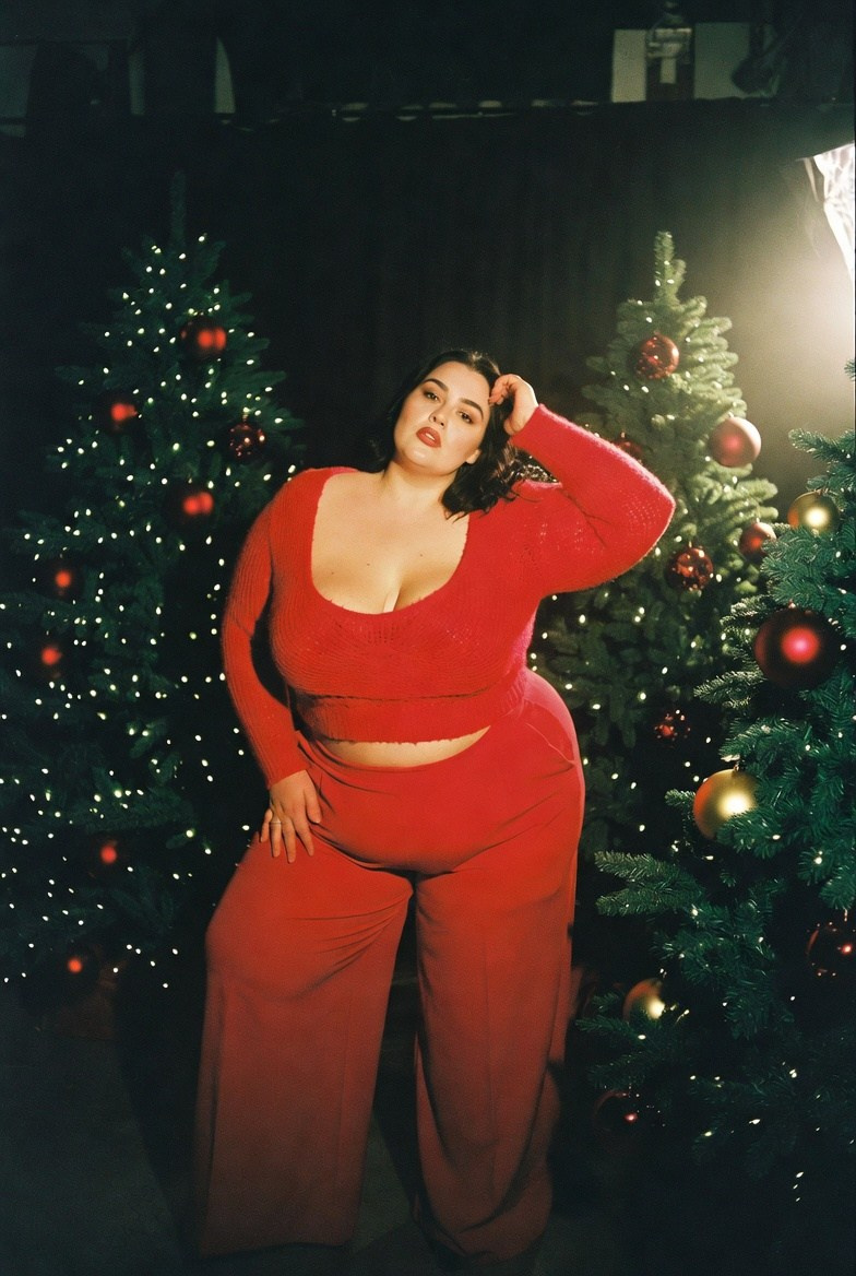 Плюс сайз в красном