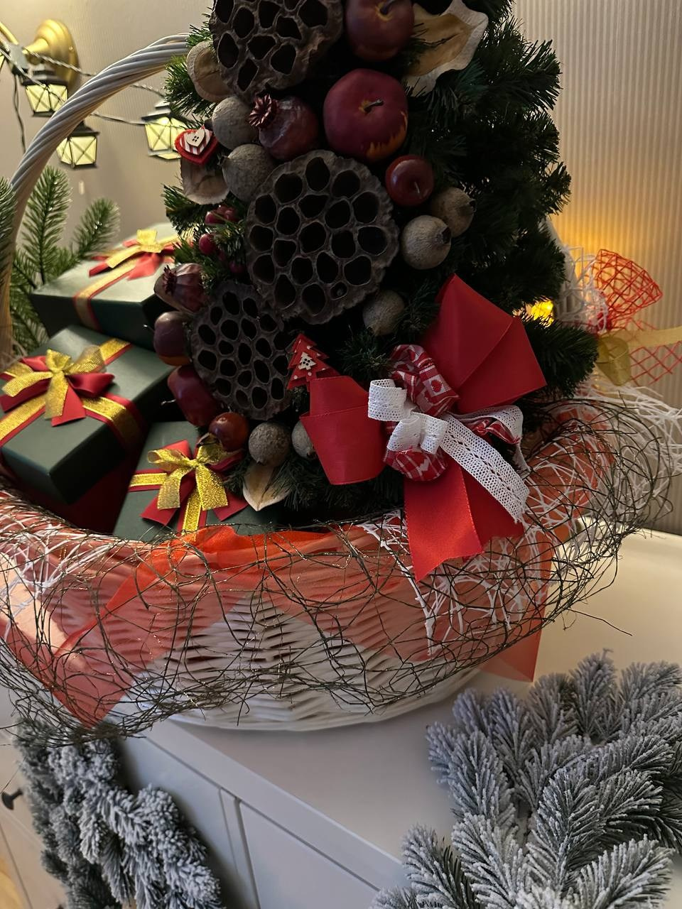 Новогодняя корзина. Студия подарочных наборов «Владия»