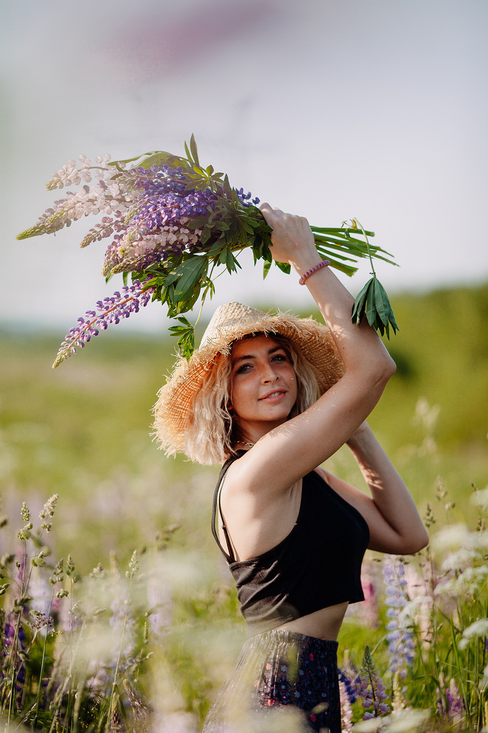 Карина и люпины. Фотограф Сергиев Посад Москва Хованская Екатерина