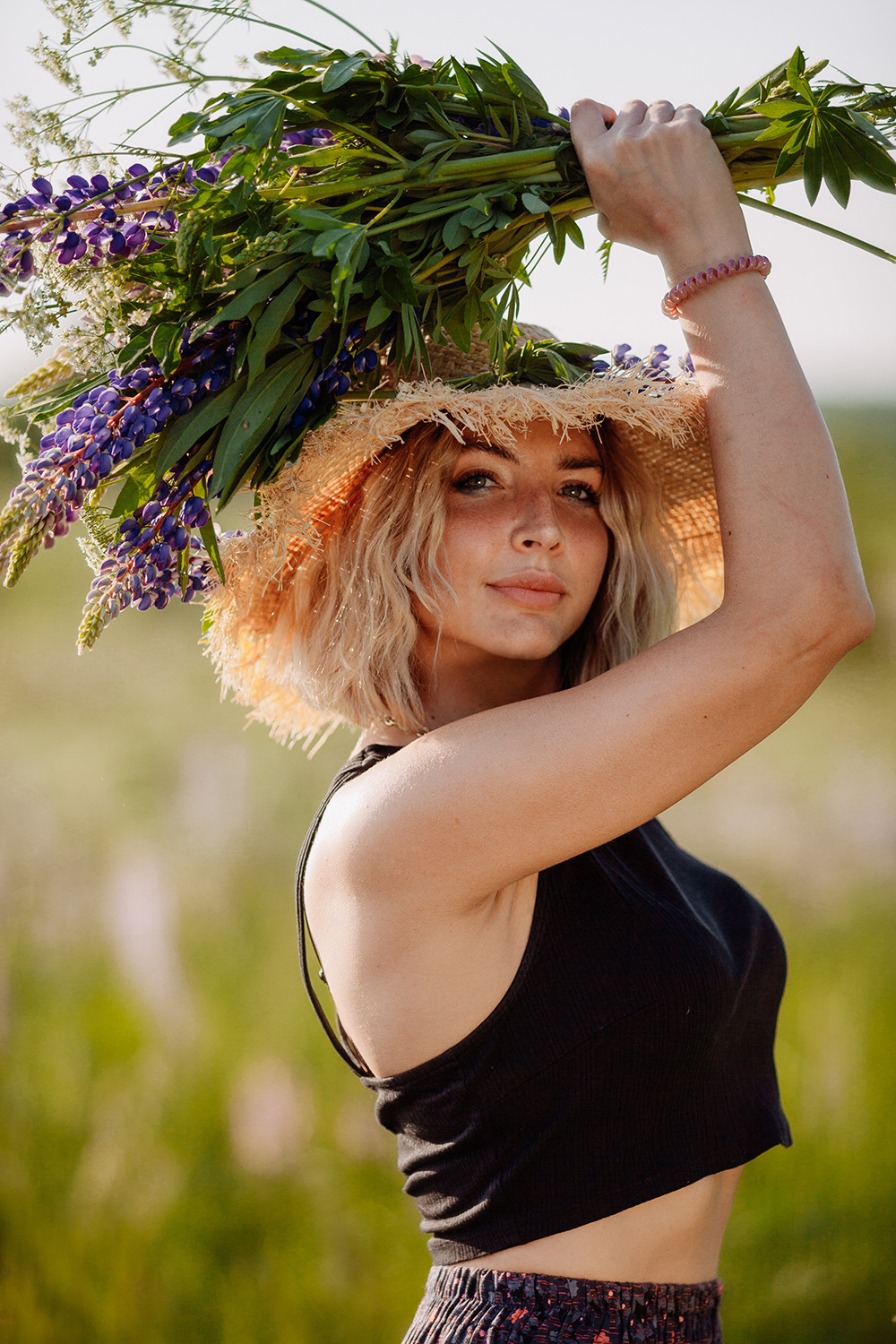 Карина и люпины. Фотограф Сергиев Посад Москва Хованская Екатерина