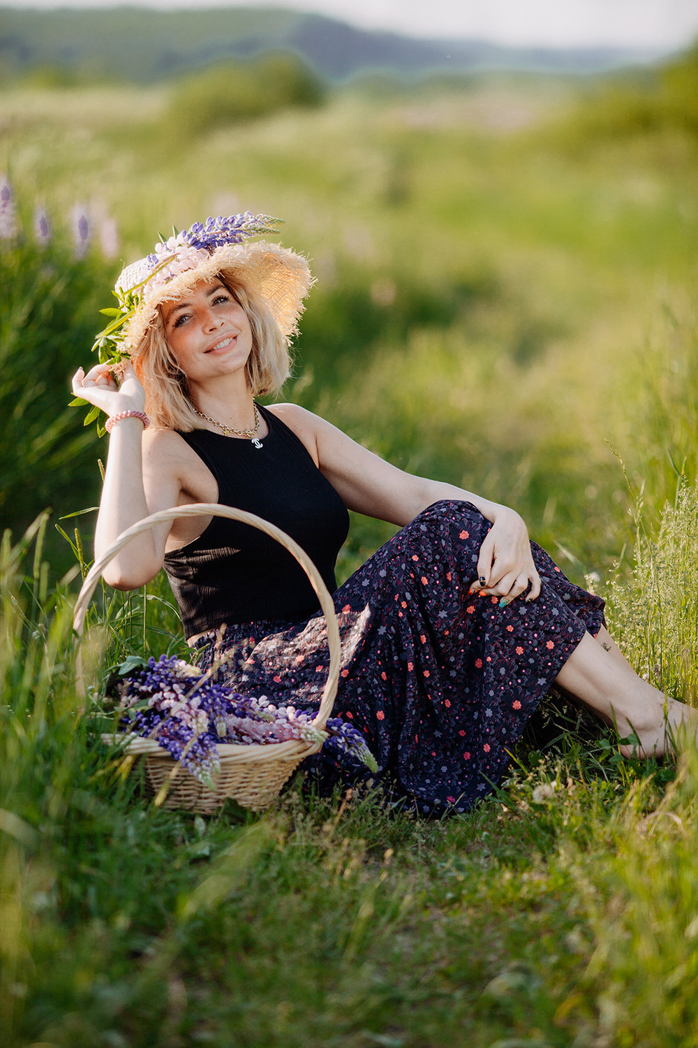 Карина и люпины. Фотограф Сергиев Посад Москва Хованская Екатерина