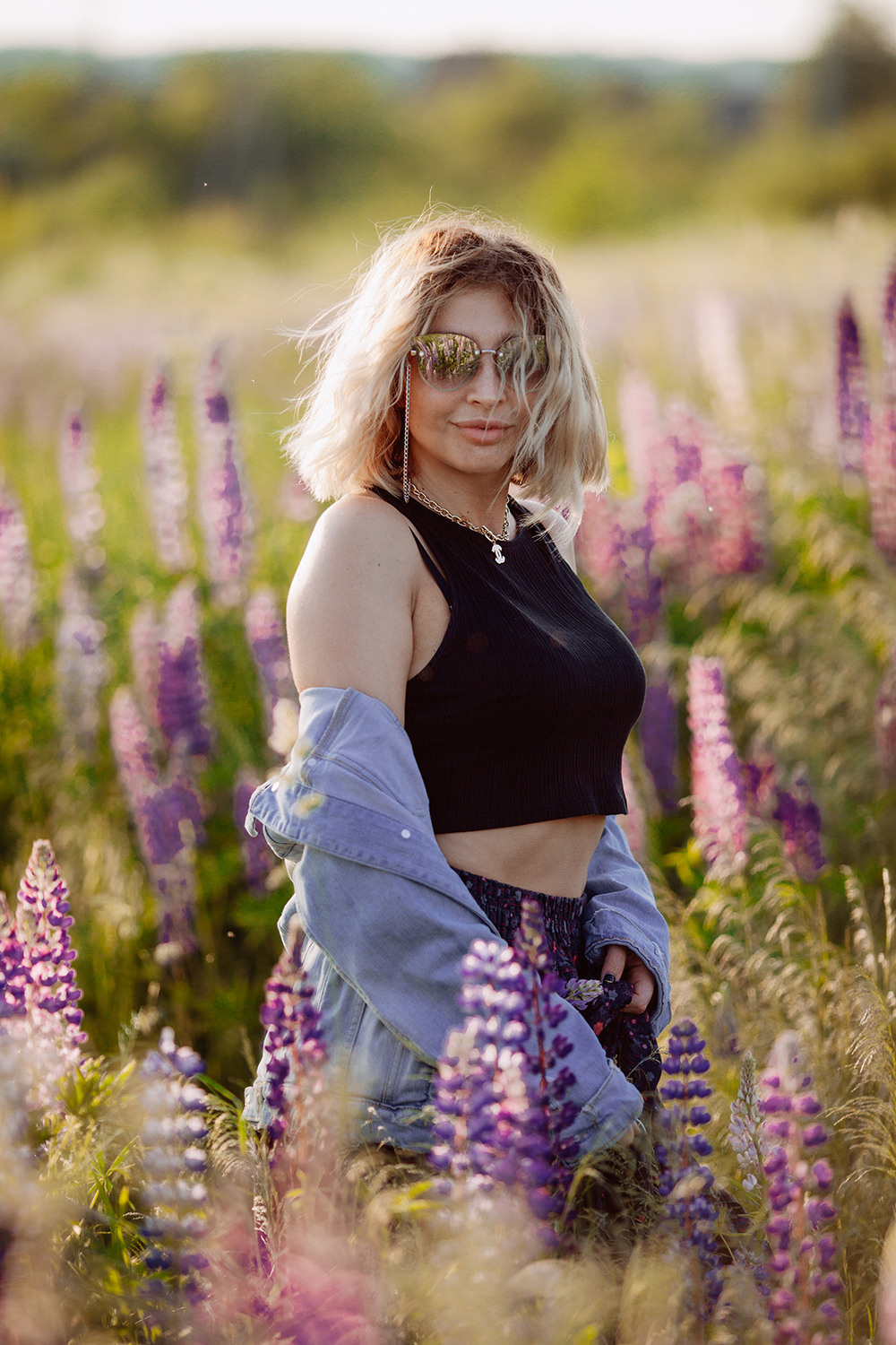 Карина и люпины. Фотограф Сергиев Посад Москва Хованская Екатерина