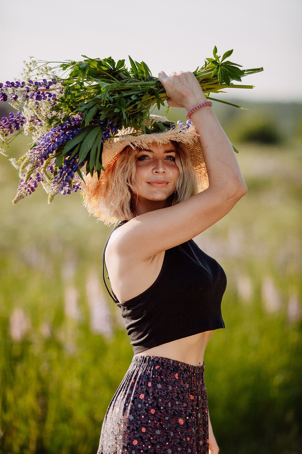 Карина и люпины. Фотограф Сергиев Посад Москва Хованская Екатерина