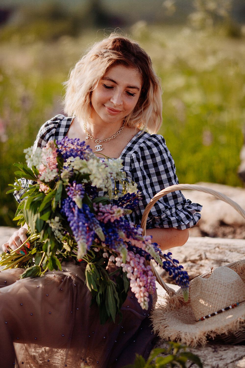 Карина и люпины. Фотограф Сергиев Посад Москва Хованская Екатерина