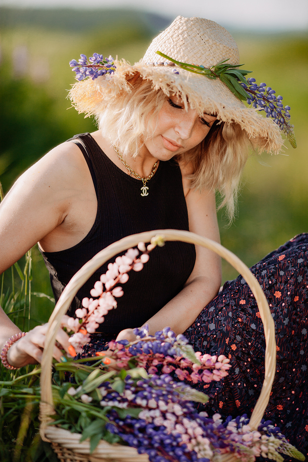 Карина и люпины. Фотограф Сергиев Посад Москва Хованская Екатерина