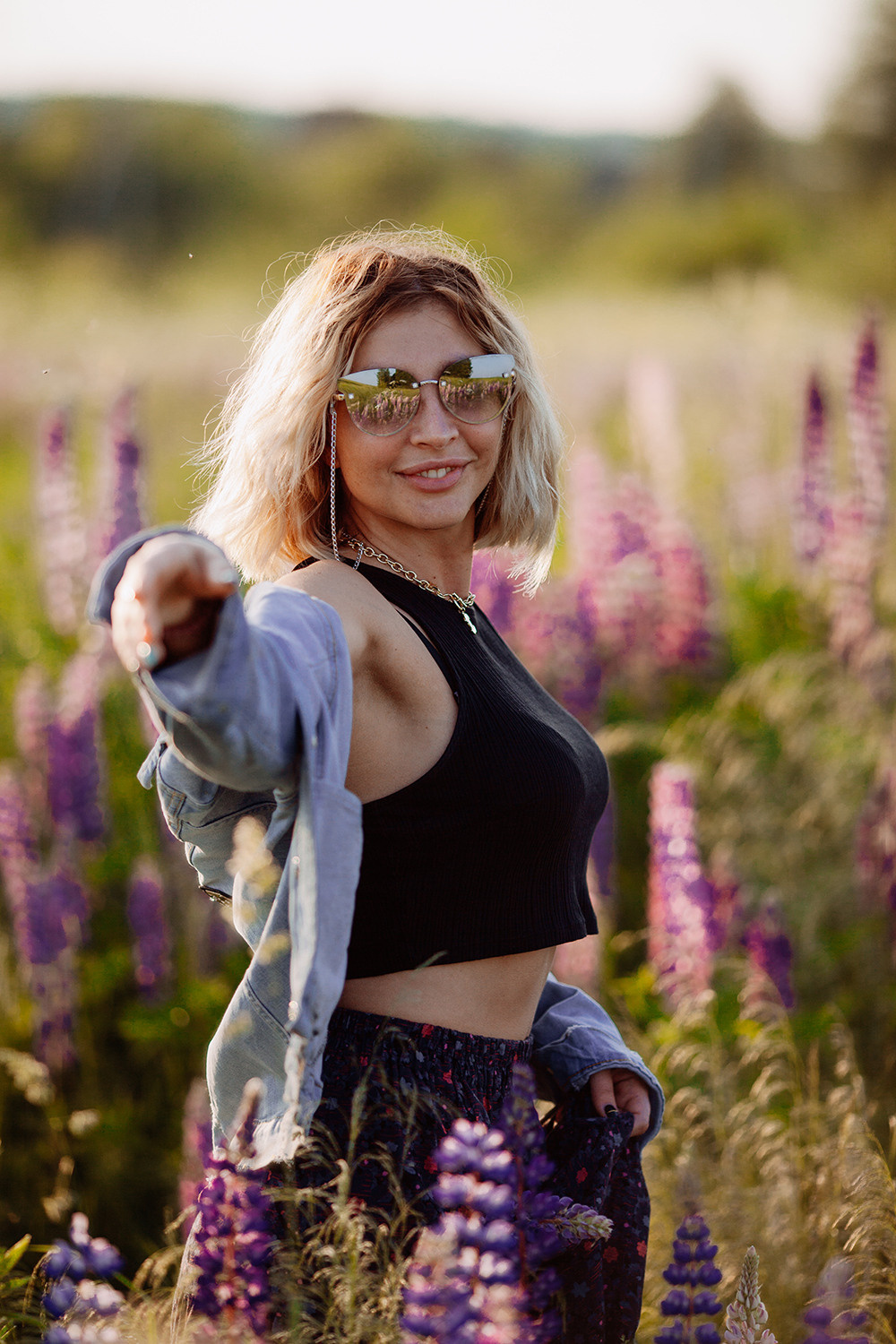 Карина и люпины. Фотограф Сергиев Посад Москва Хованская Екатерина