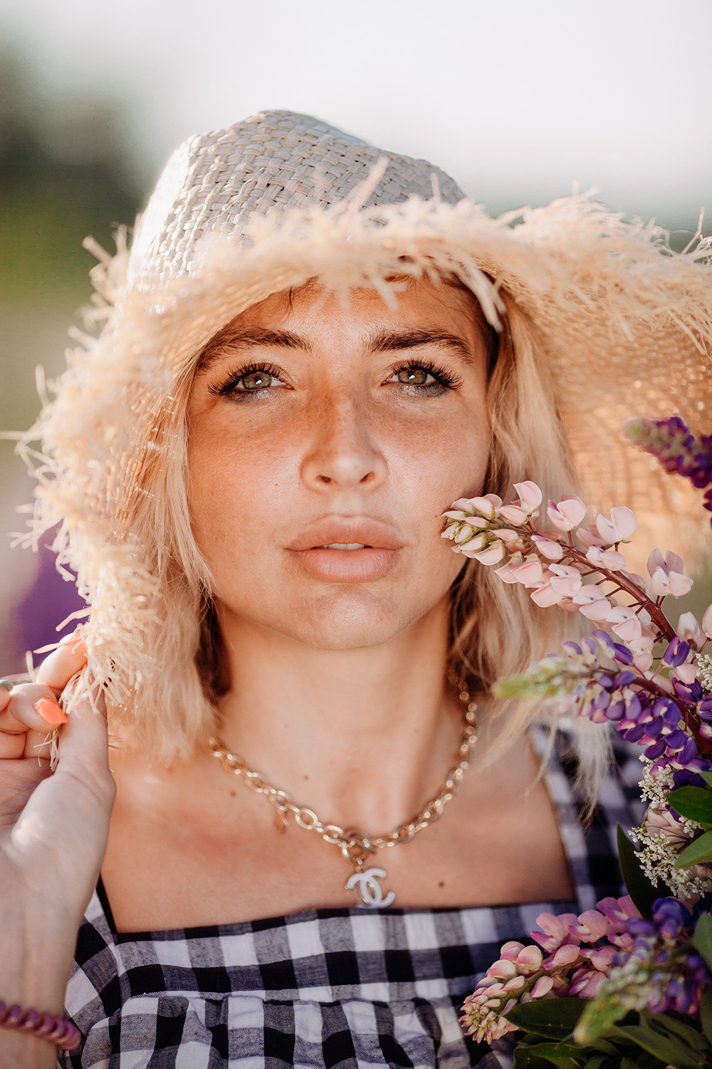 Карина и люпины. Фотограф Сергиев Посад Москва Хованская Екатерина