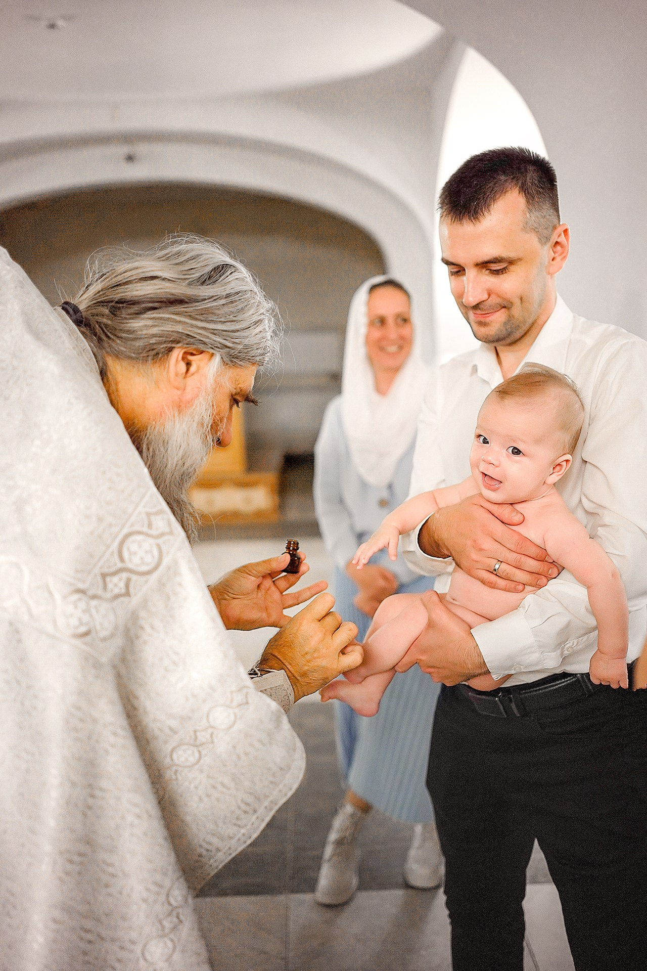Таинство Крещения в храме Живоначальной Троицы в Троицке. Семейный и детский фотограф в Москве Екатерина Офицерова