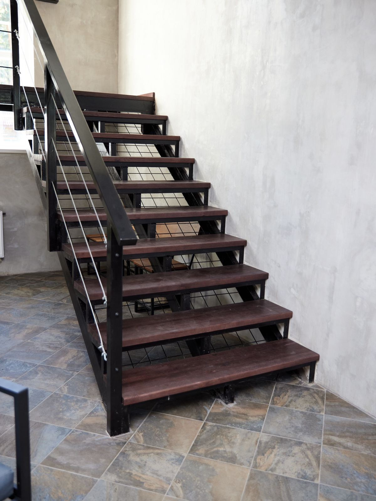 Лестница в стиле лофт. Столярное производство Камыши-Хвощи