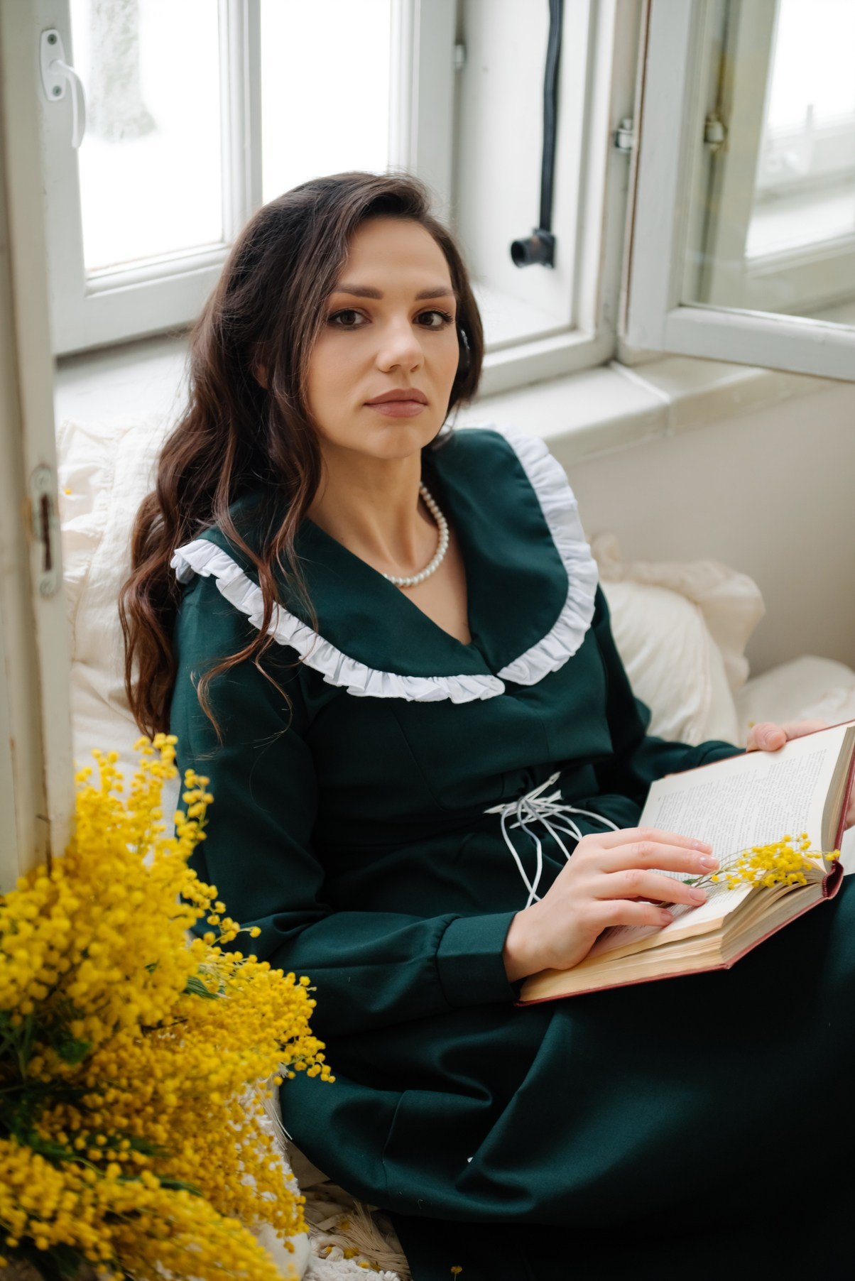 Анастасия с мимозой. Свадебный и сеейный фотограф в Санкт-Петербурге Елена Худякова