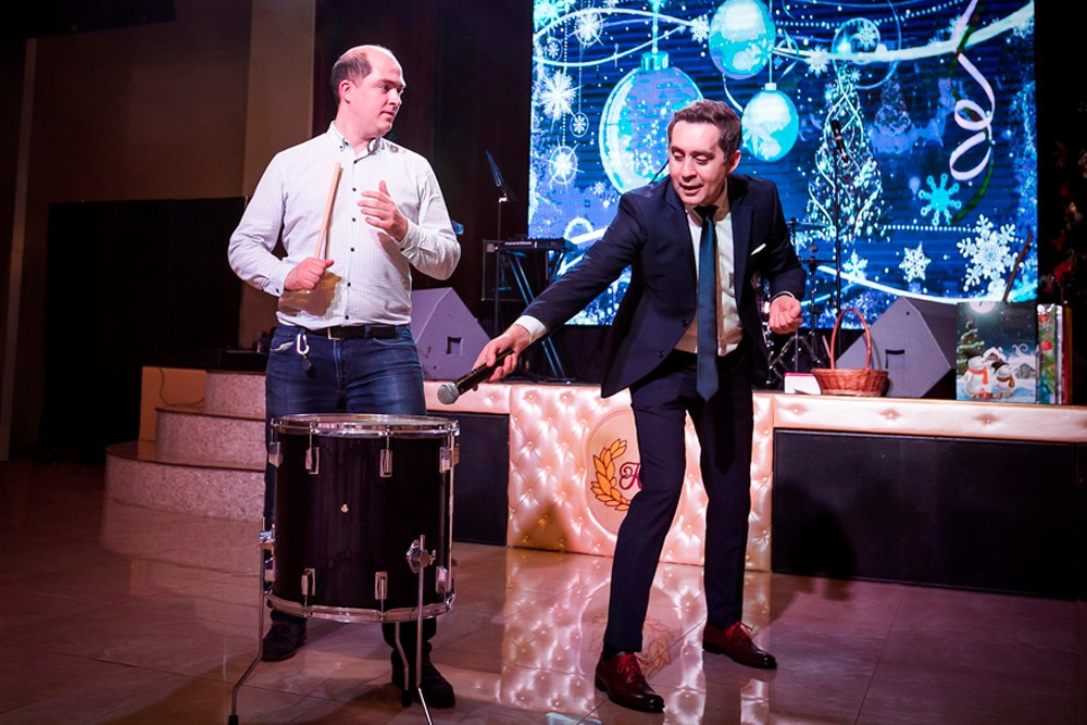 Новый год. Ведущий Валерий Чигинцев