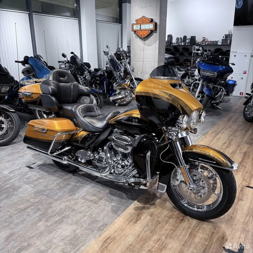 Купить Harley-Davidson CVO Limited Electra Glide 110 (Gold Rush) (Touring) — подробнее на сайте. Hello Davidson, Москва. Только хорошие мотоциклы…
