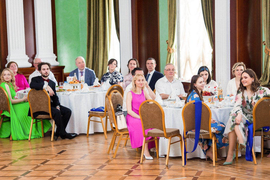 Выпускной в гимназии «Василиада». Репортажный фотограф Борис Геер