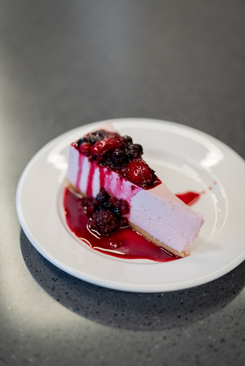 Презентация брендов EMAR и OULIN — производителей кухонных смесителей, моек из нержавеющей стали и кварцевого камня, кухонных аксессуаров. ВУД ТВОРЕЦ мебельная фабрика|ТВОРЕЦ студия мебели