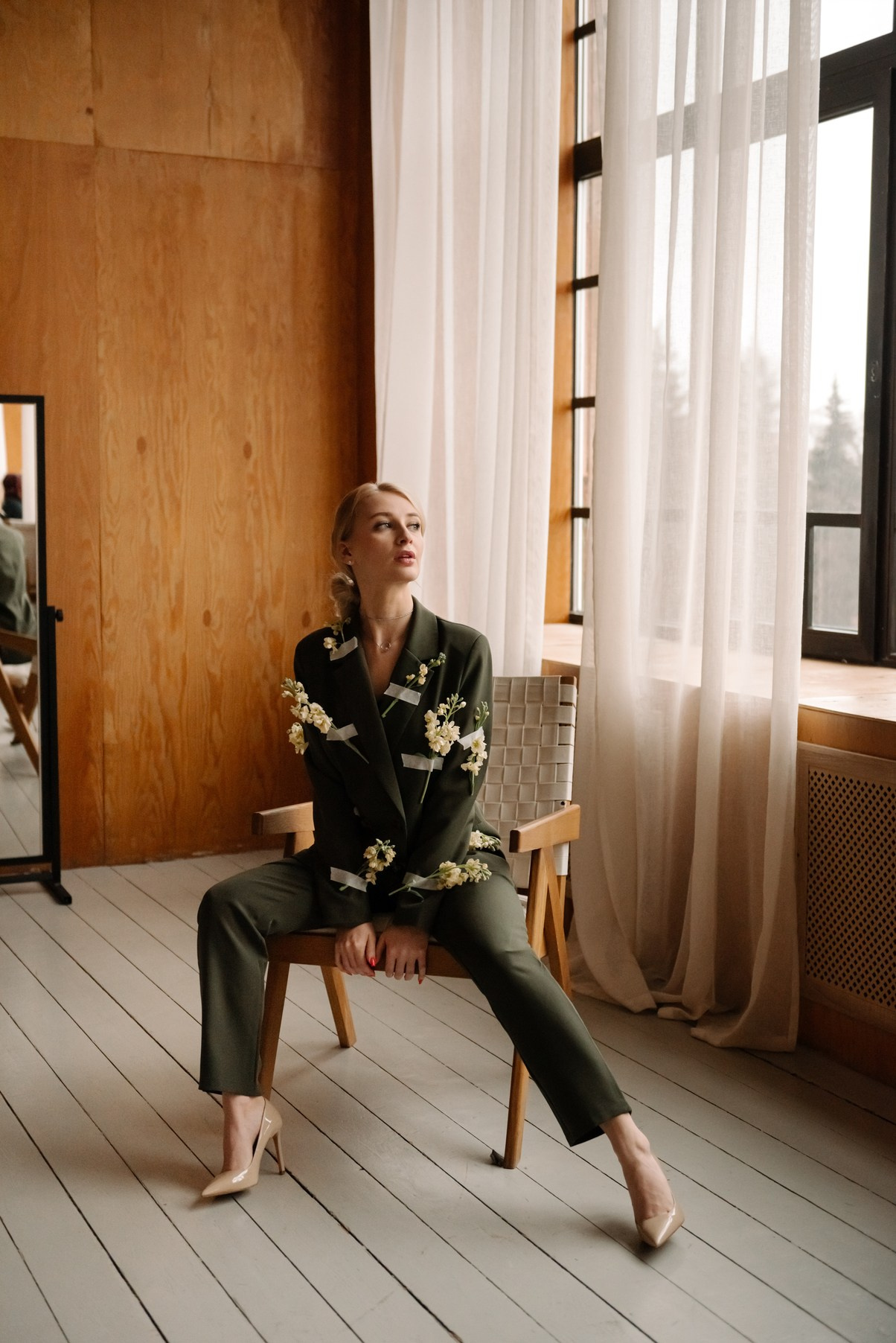 Индивидуальная. Деловой образ с цветами. Свадебный и сеейный фотограф в Санкт-Петербурге Елена Худякова