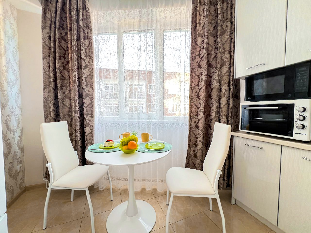 Отличный вариант для отдыха семьей, командировки, путешествия с друзьями. Квартиры посуточно, длительно в Сочи, LARA APART GROUP