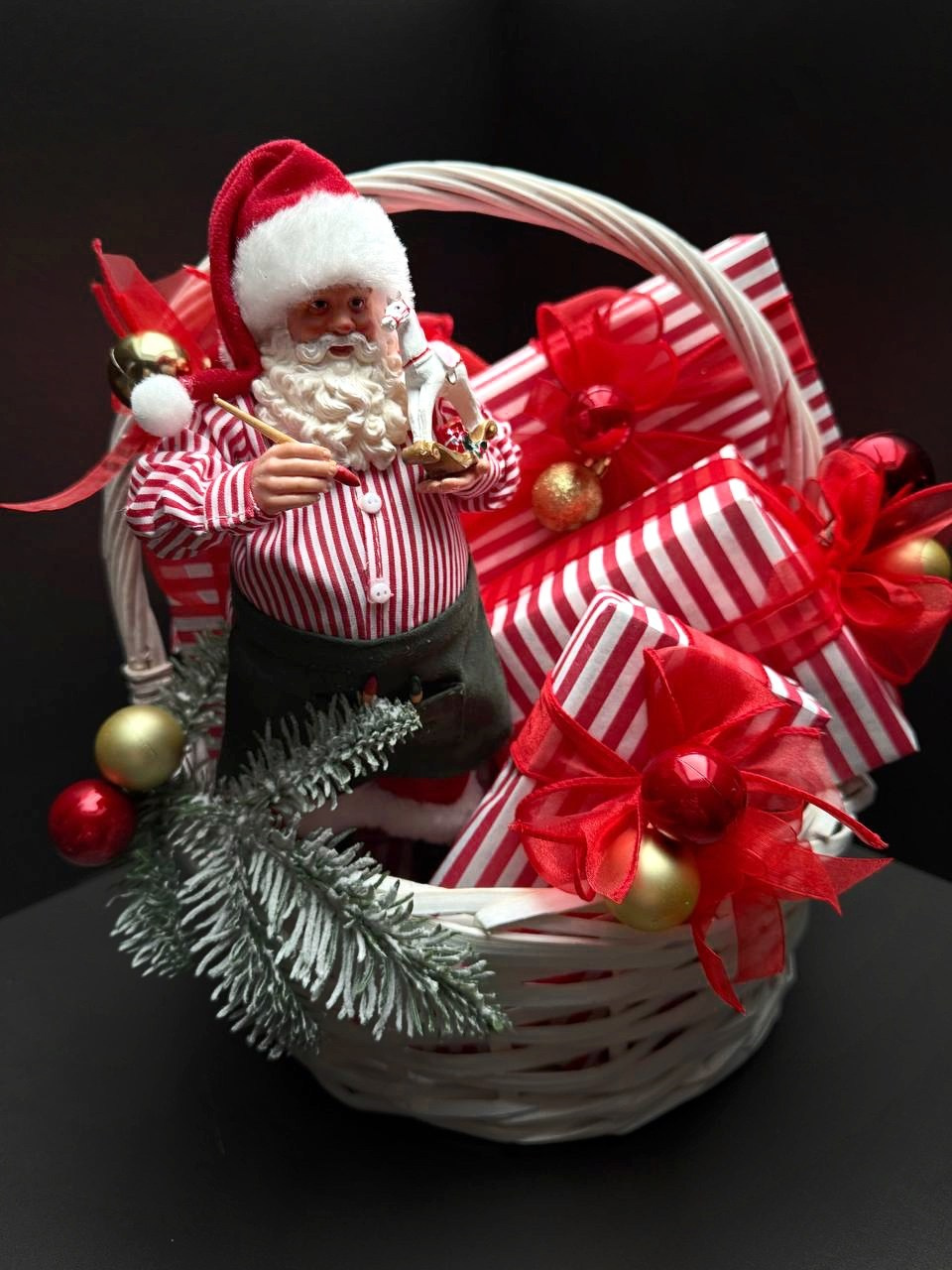 Новогодняя корзина. Студия подарочных наборов «Владия»