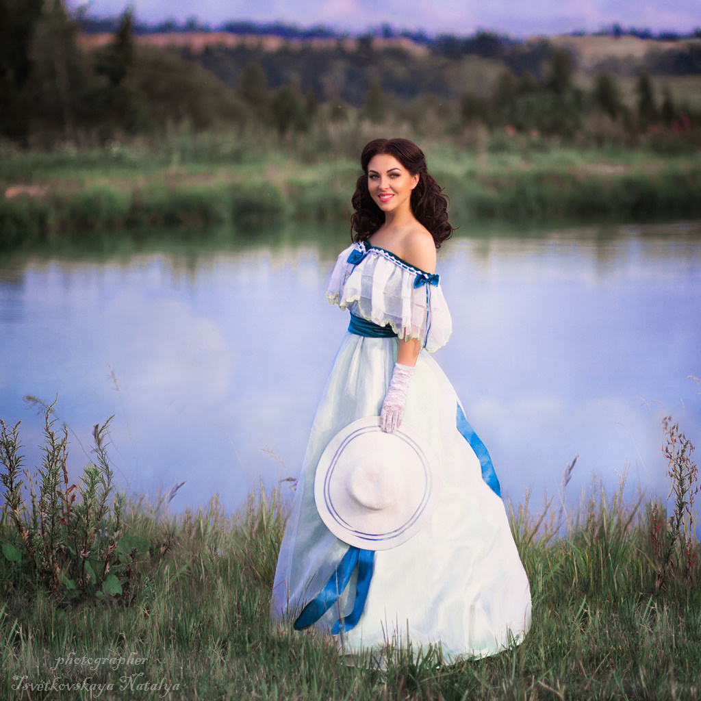 Скарлет на прогулке   шляпка   платье  фотосессия   фотограф   озеро   пруд в Подмосковье   озеро в Подмосковье 