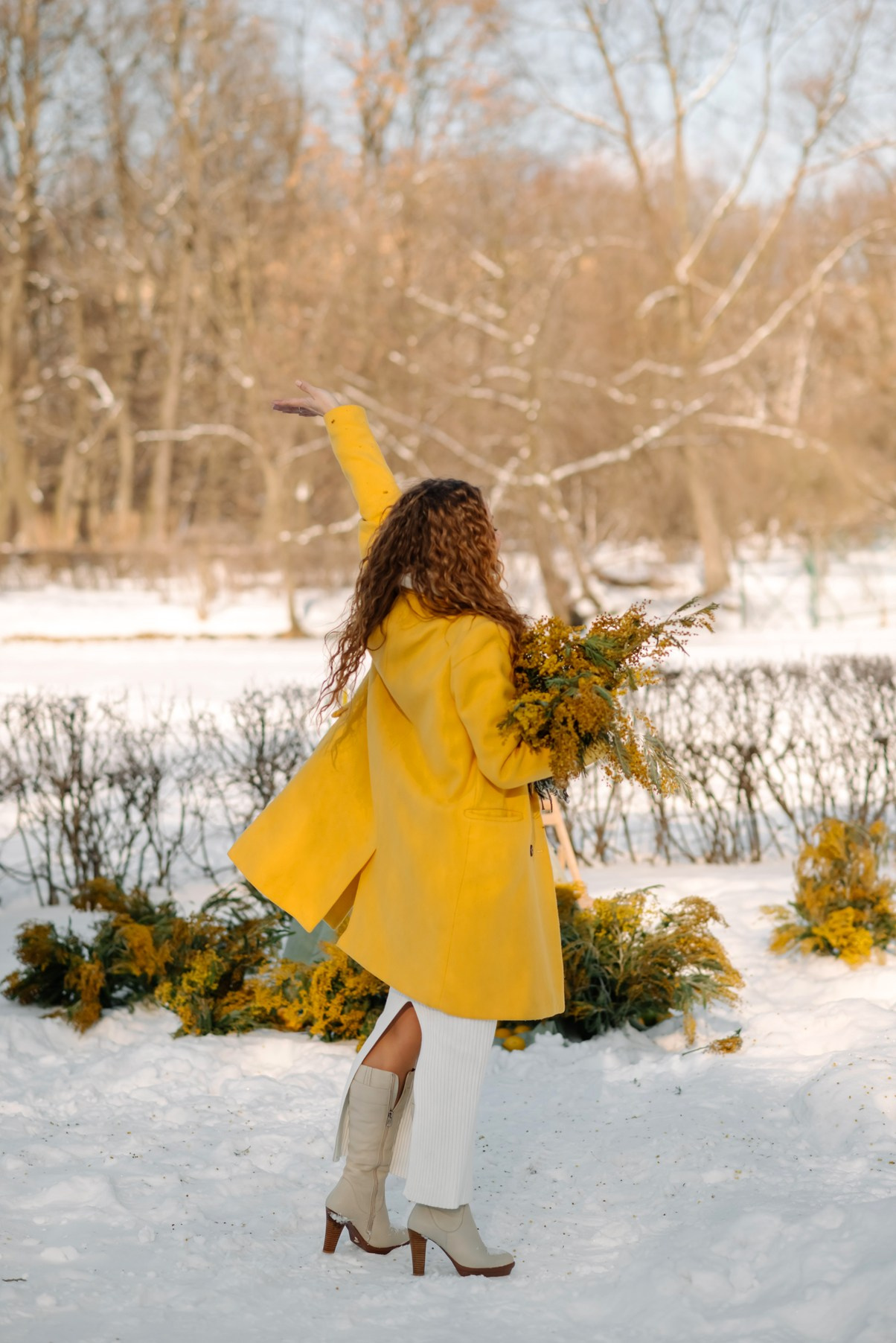 Ева с мимозой. Свадебный и сеейный фотограф в Санкт-Петербурге Елена Худякова