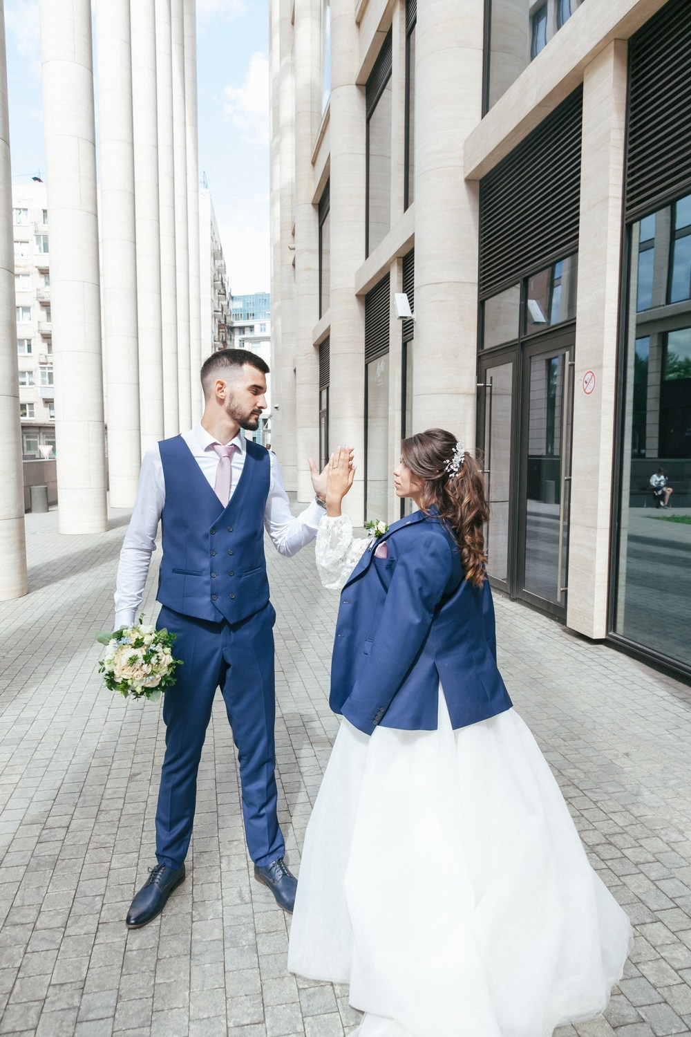 Свадебная фотопрогулка по СПб. Фотограф крещение венчание в Петербурге! Помогает подобрать храм и посоветовал душевного батюшку в СПб