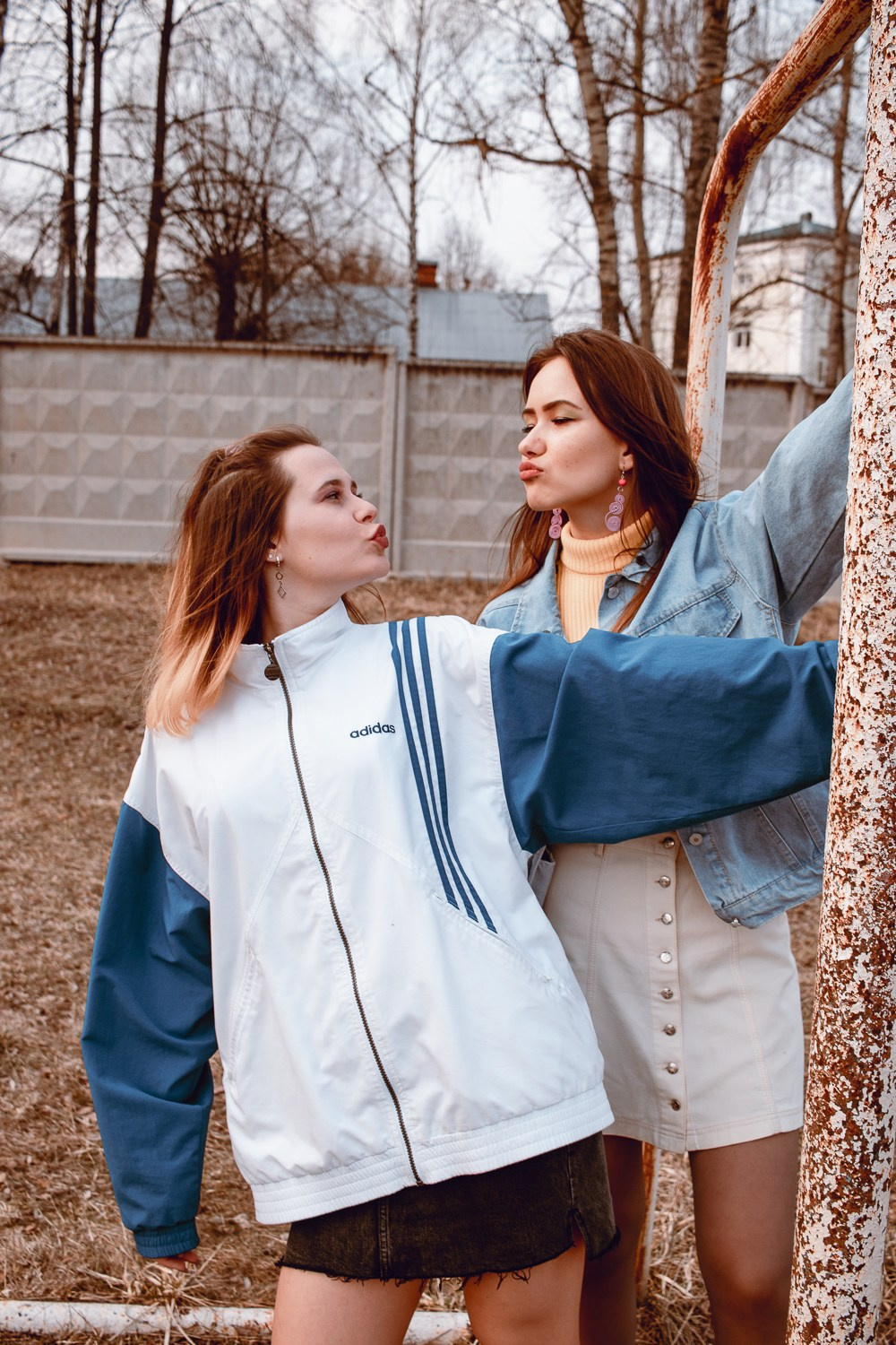 Фотосъемка в стиле 90х для 11 класса в Серпухове для выпускного альбом. Выпускные альбомы в Серпухове