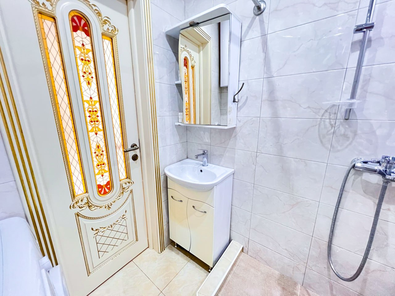 Отличный вариант для отдыха семьей, командировки, путешествия с друзьями. Квартиры посуточно, длительно в Сочи, LARA APART GROUP