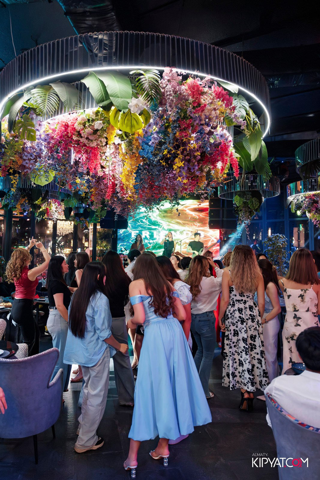 FRIENDS BAR & TERRACE. КИПЯТКОМ АЛМАТЫ!