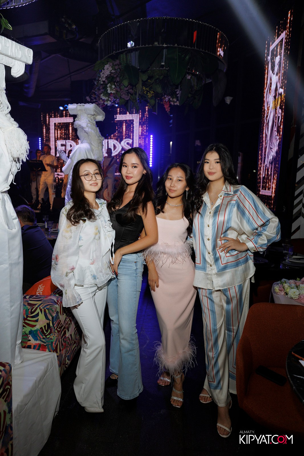 FRIENDS BAR & TERRACE. КИПЯТКОМ АЛМАТЫ! Фотосъемка мероприятий в Алматы