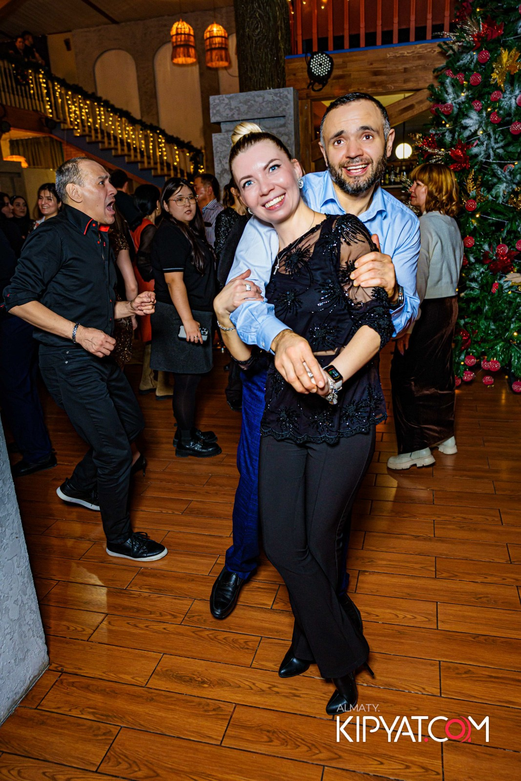 ГРУЗИНСКИЙ ДВОР НА КАБАНБАЙ БАТЫРА. КИПЯТКОМ АЛМАТЫ!