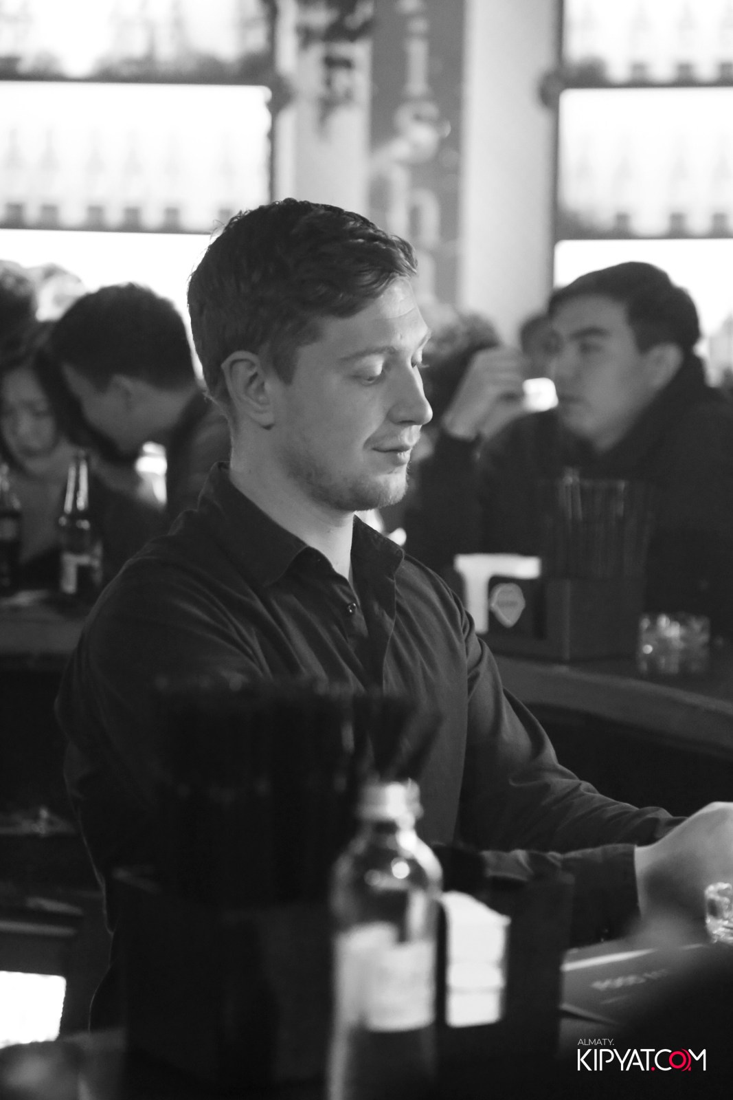 UYAT EMES BAR. КИПЯТКОМ АЛМАТЫ!