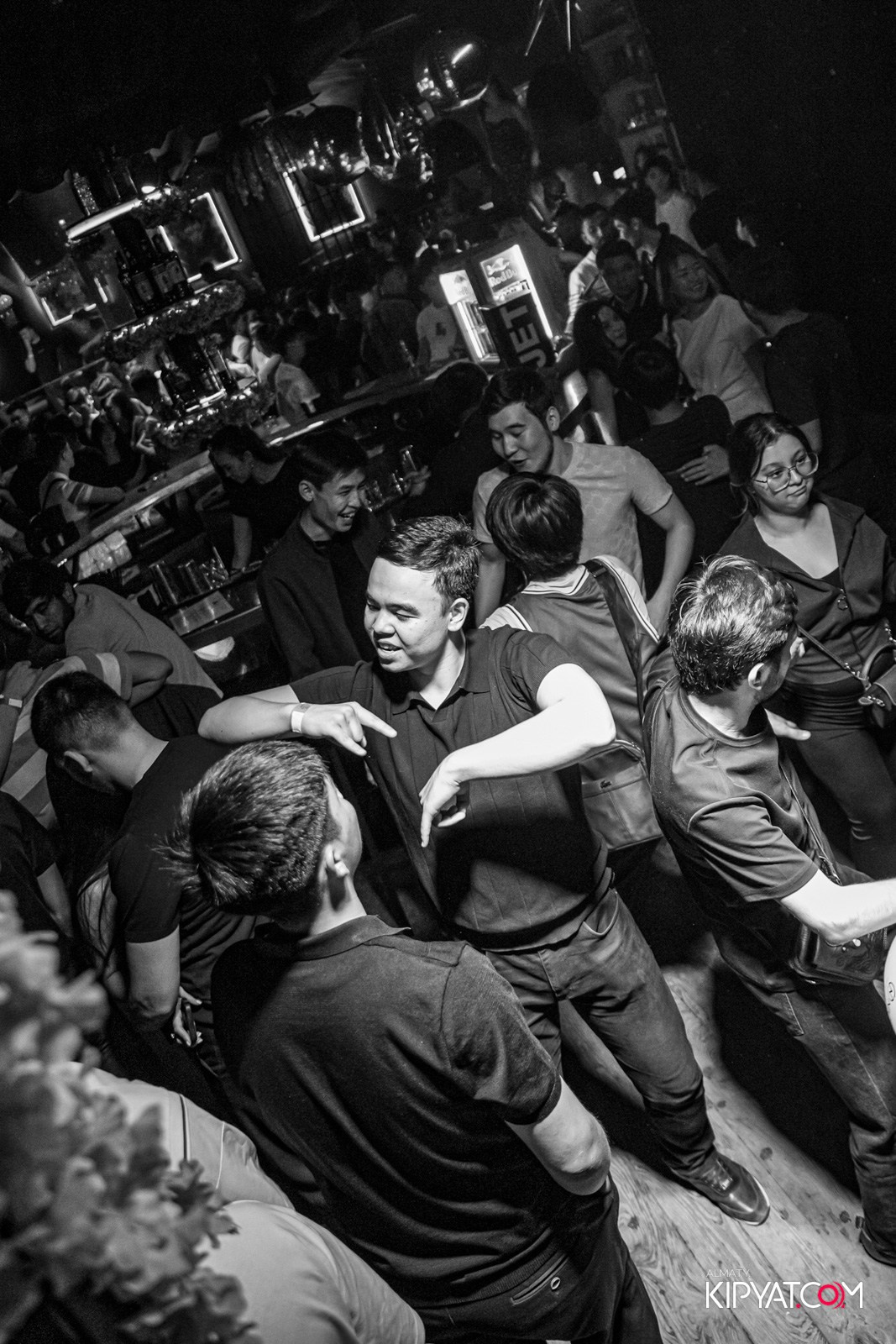 UYAT EMES BAR. КИПЯТКОМ АЛМАТЫ!