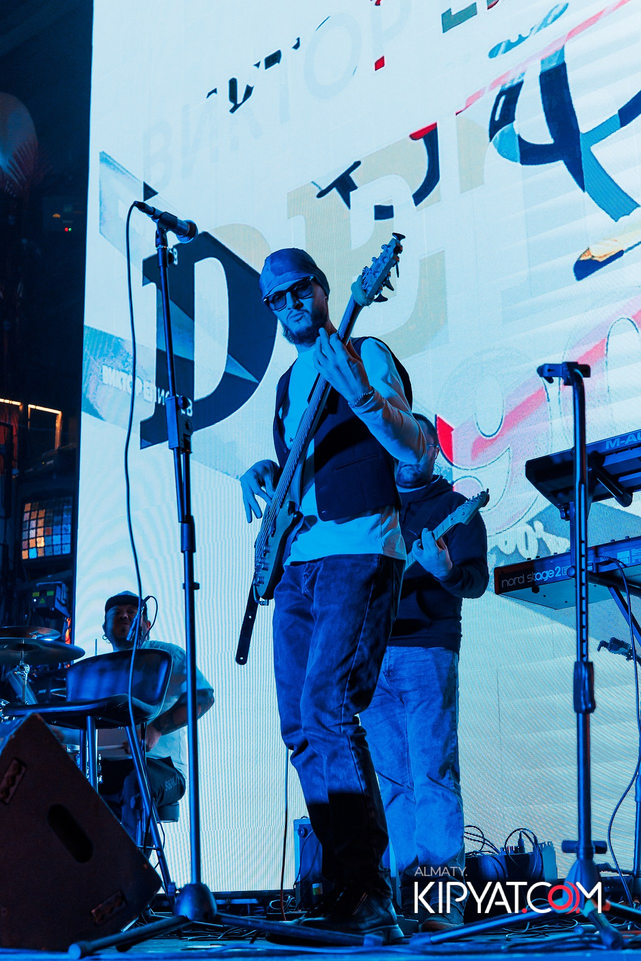 ПРЕЗЕНТАЦИЯ КНИГИ ВИКТОРА ЕЛИСЕЕВА. КИПЯТКОМ АЛМАТЫ!