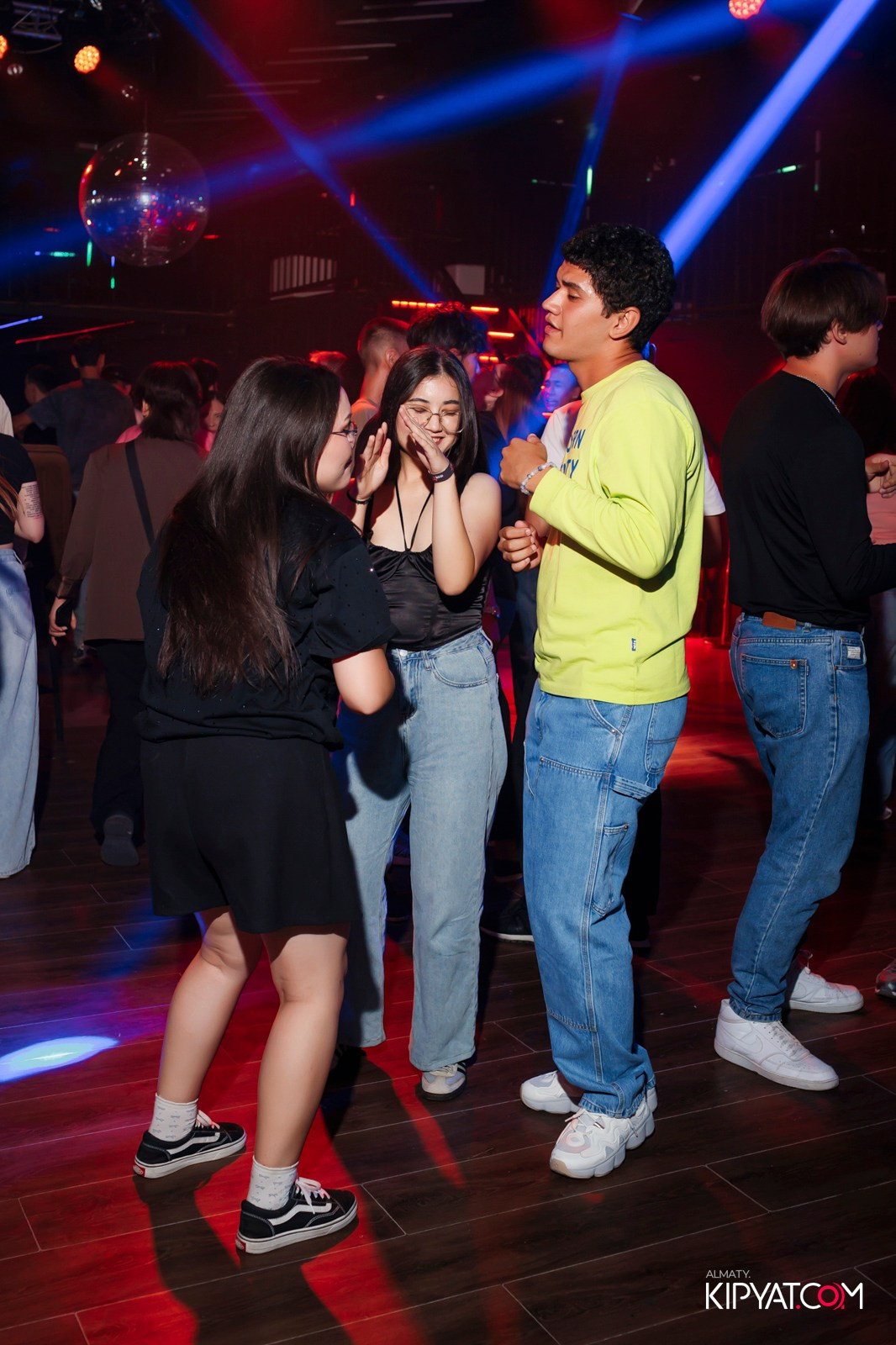 НОЧНОЙ КЛУБ ICON. КИПЯТКОМ АЛМАТЫ!