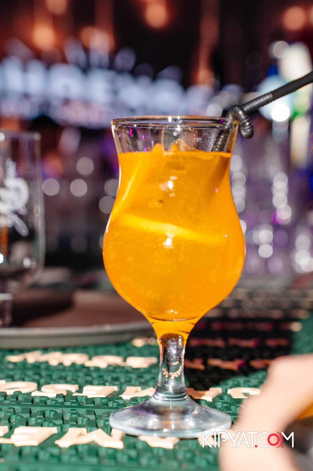 БАР ПАНАЕХАЛИ НА ТОЛЕ БИ. КИПЯТКОМ АЛМАТЫ!