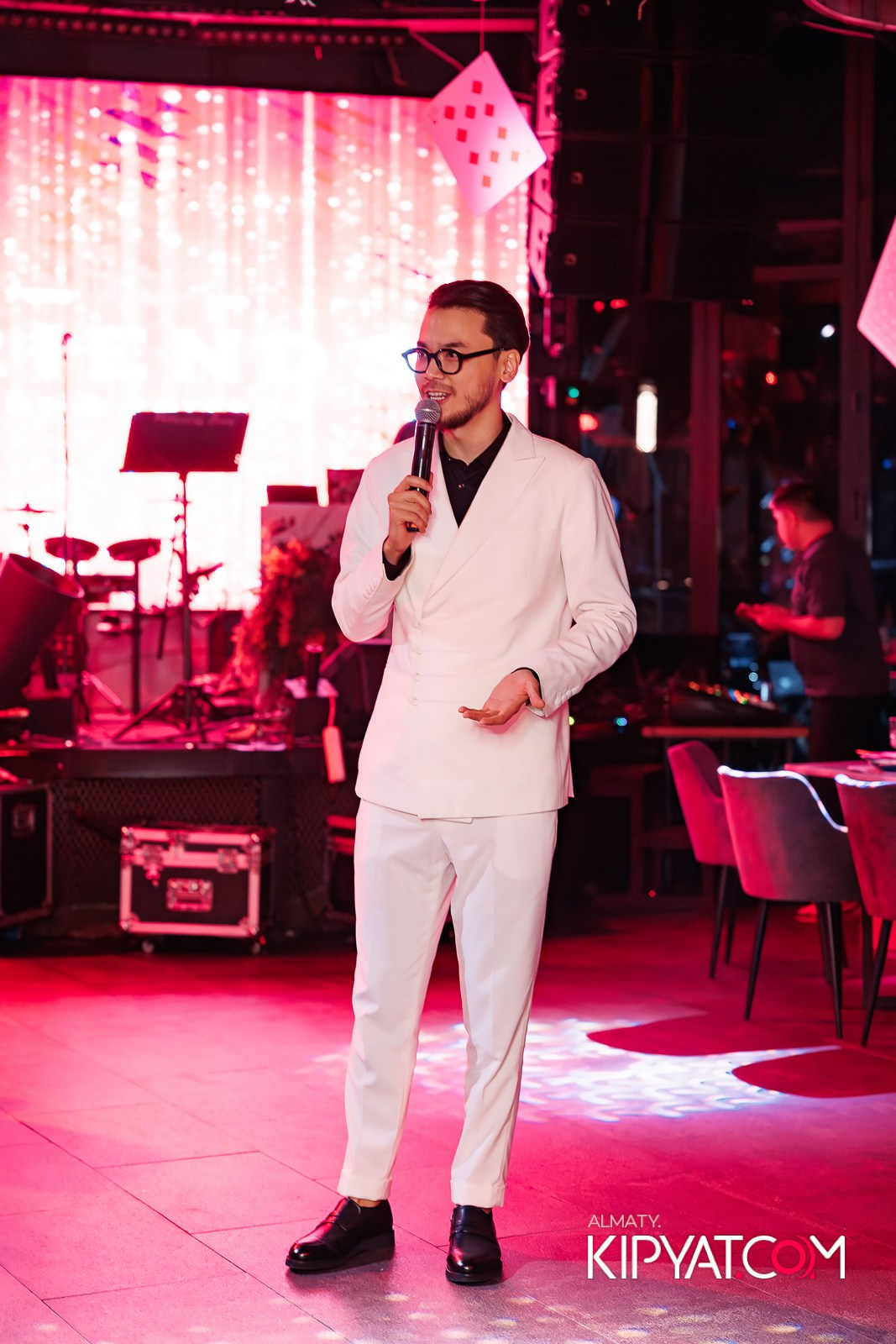 FRIENDS BAR & TERRACE. КИПЯТКОМ АЛМАТЫ!