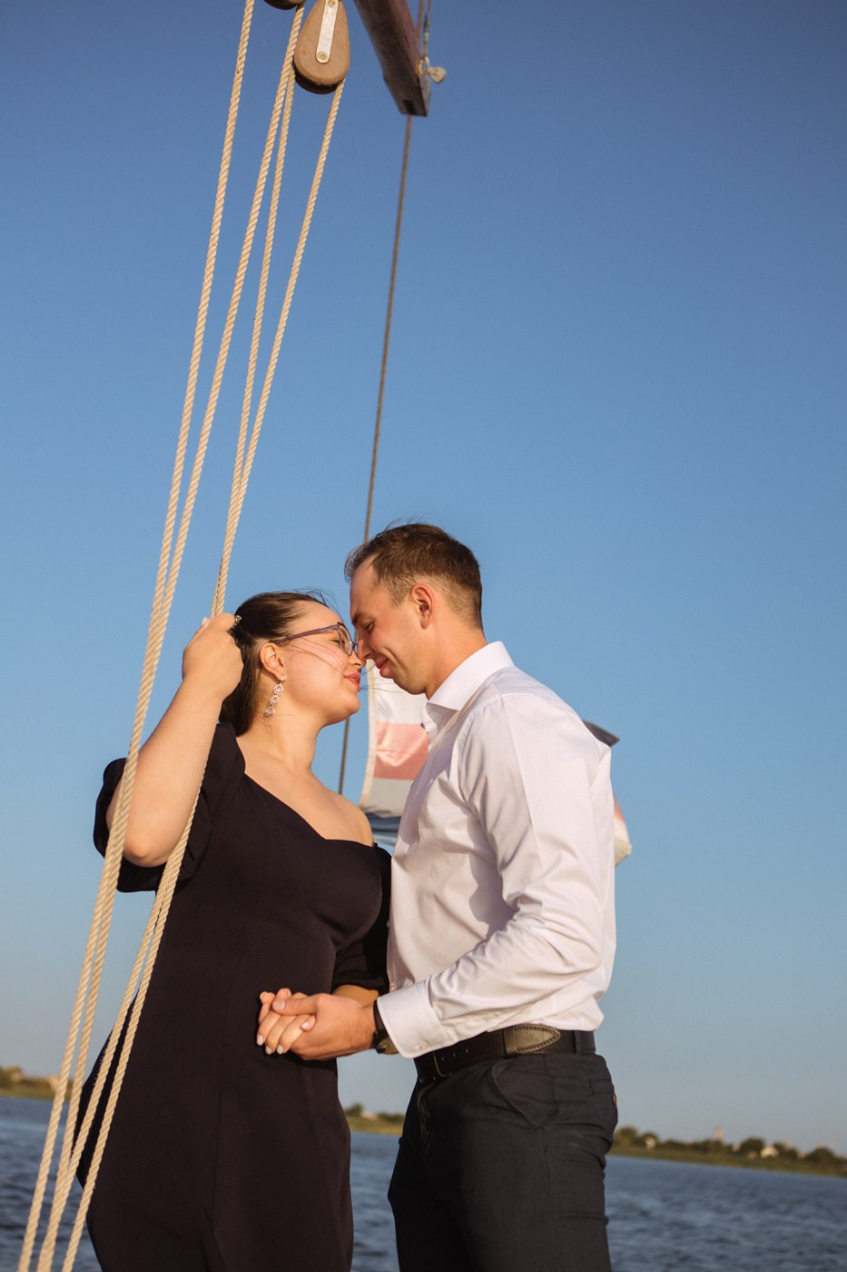 Захар и Татьяна. Прогулочная съемка на яхте. Фотографы в городе Волгограде — Людмила Агеева и Алексей Околелов