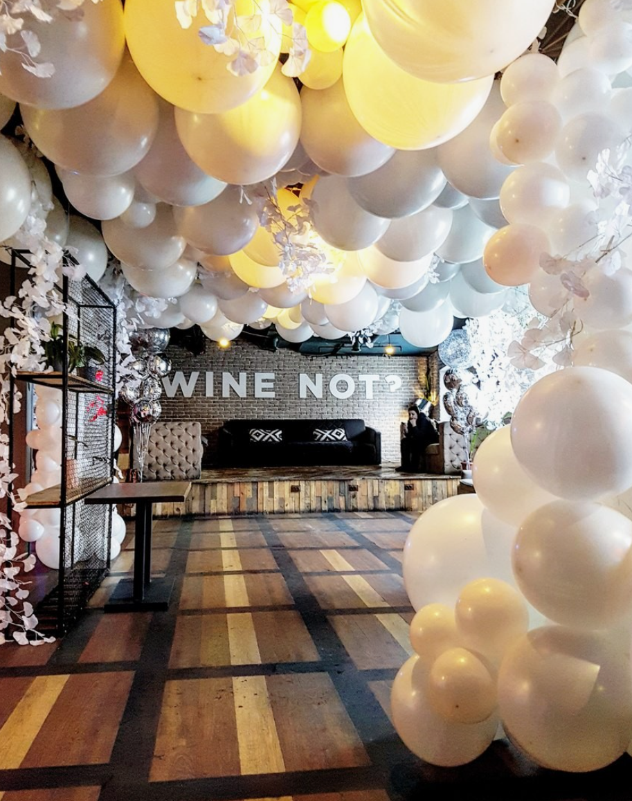 Vjenčanje Devojačko veče Prosidba Dekoracije za vjenčanje Dekoracije za devojačko veče Dekoracije za prosidbu Dekoracija za vjenčanje Dekora. Шары с гелием, фотозоны Нови Сад Белград. Balone i dekoracije od balona Novi Sad Beograd