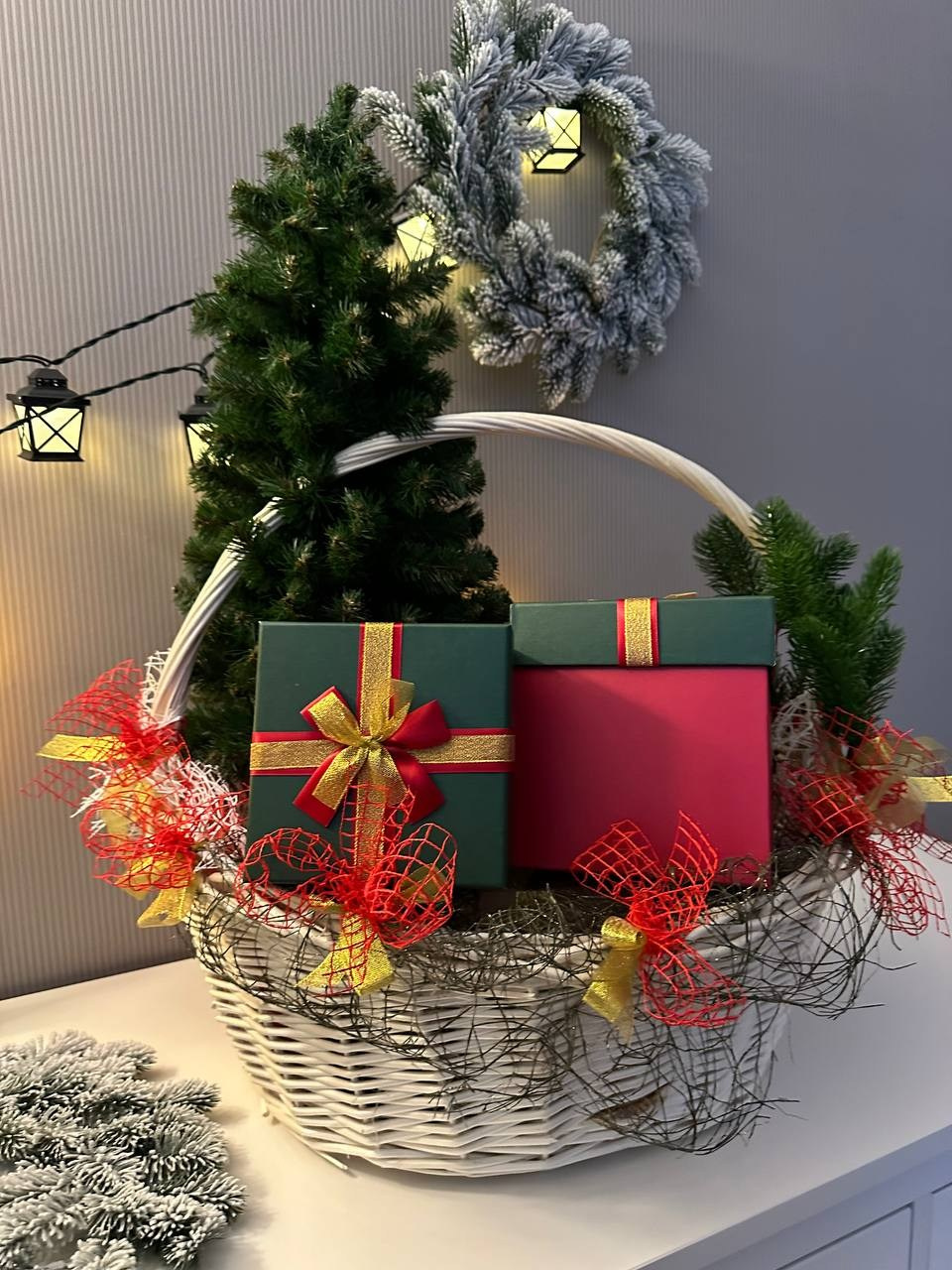 Новогодняя корзина. Студия подарочных наборов «Владия»