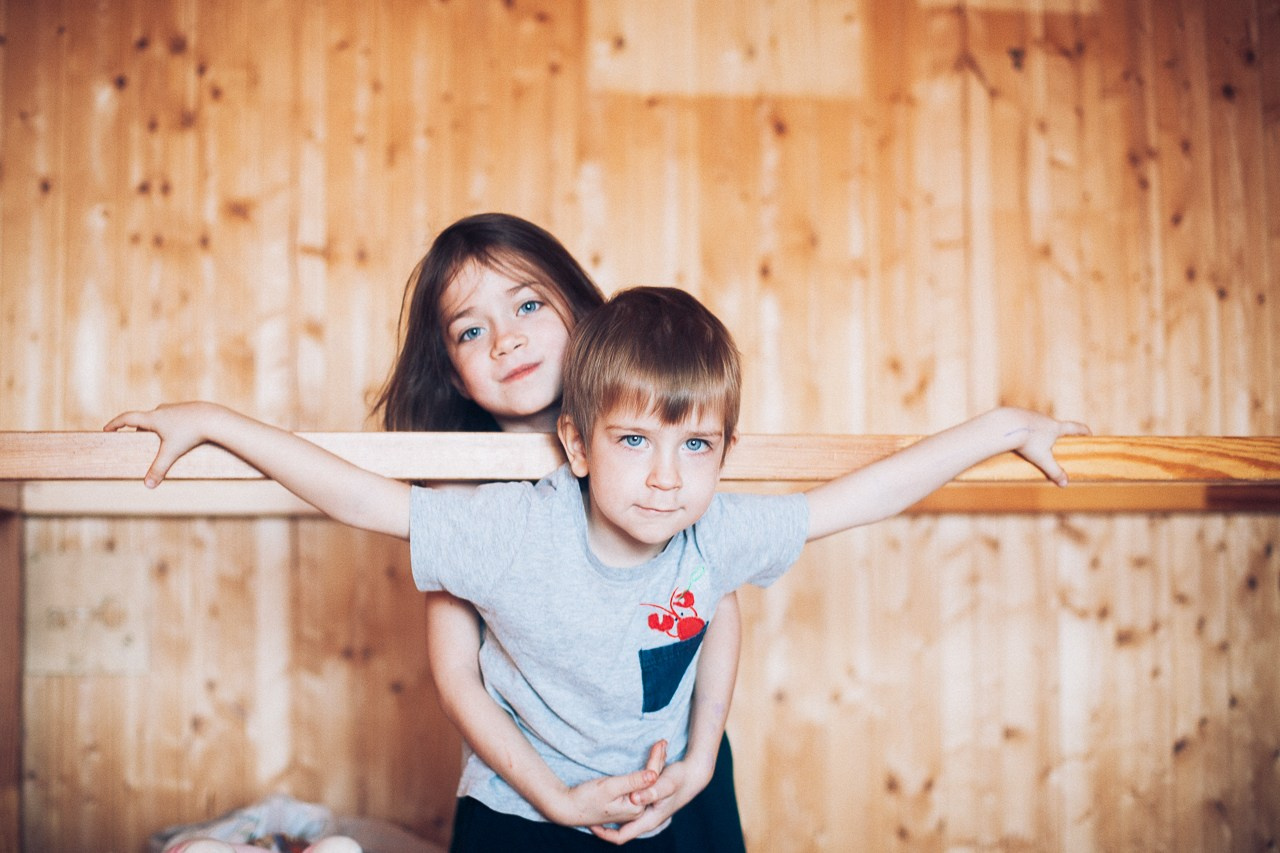 Брат и сестра. Фотограф Денис Денисов