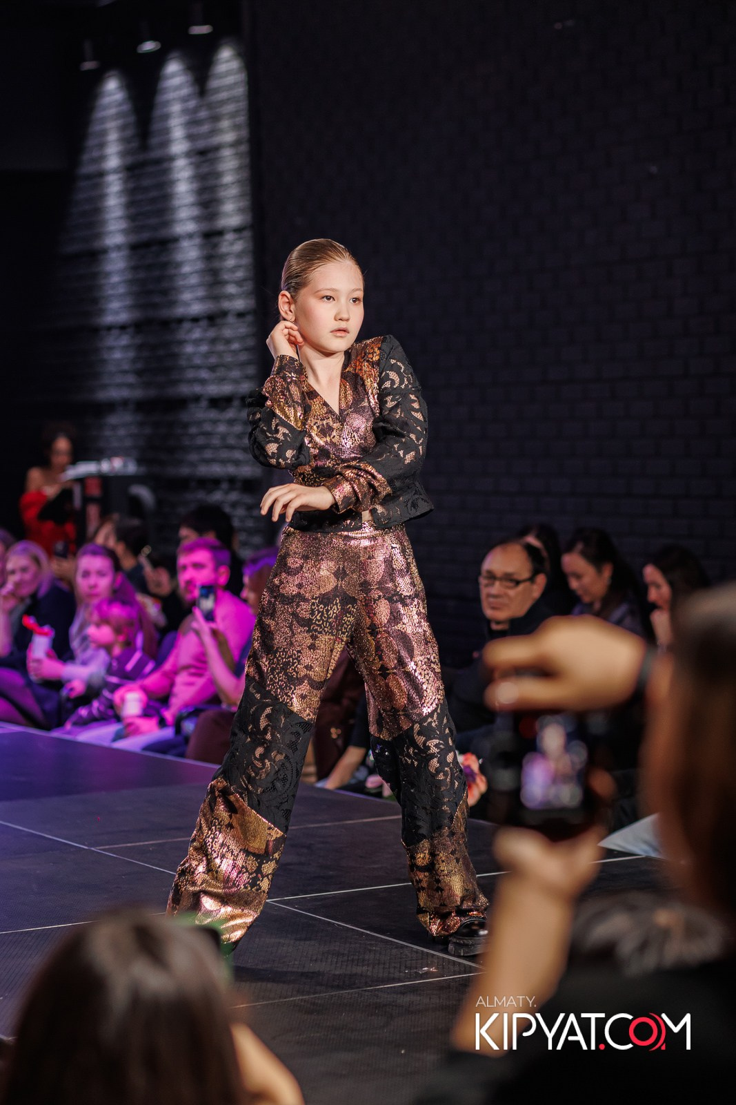 JUNIOR MODELS SHOW В РАМКАХ БЛАГОТВОРИТЕЛЬНОГО ПРОЕКТА МОДА ЗА СЧАСТЬЕ ДЕТЕЙ. КИПЯТКОМ АЛМАТЫ!