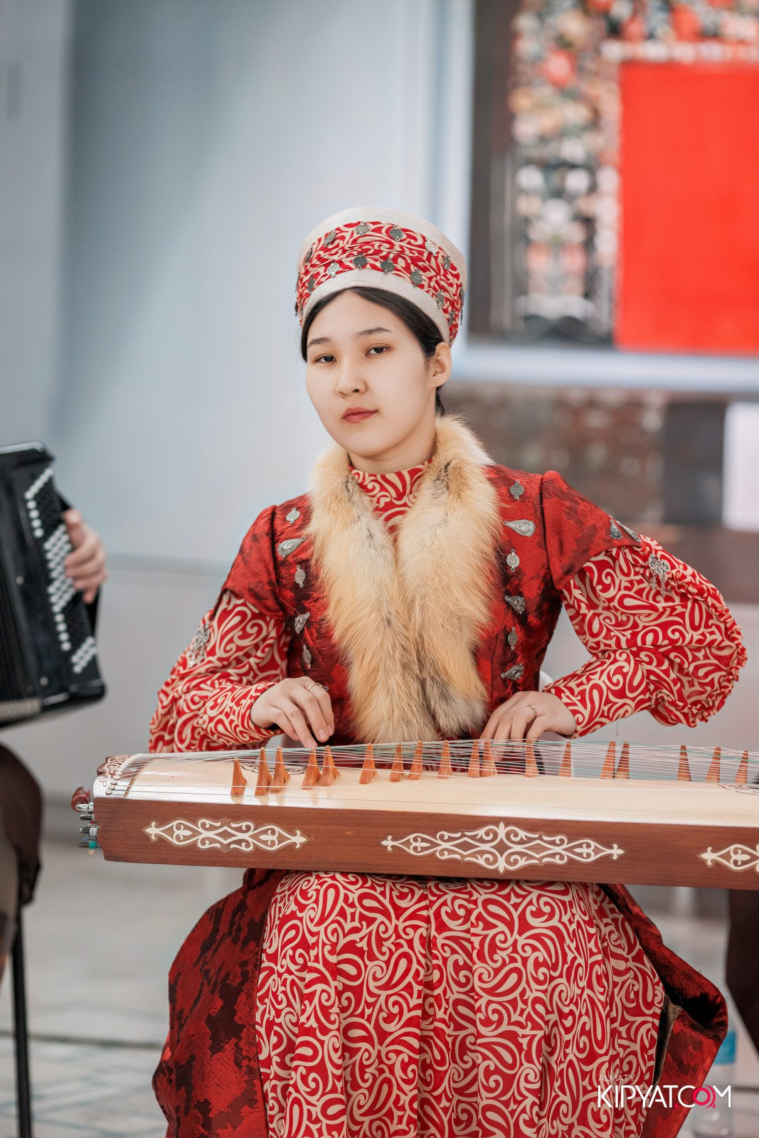 FASHION ПОКАЗ, КАЗАХСКОЙ НАЦИОНАЛЬНОЙ ОДЕЖДЫ. КИПЯТКОМ АЛМАТЫ!