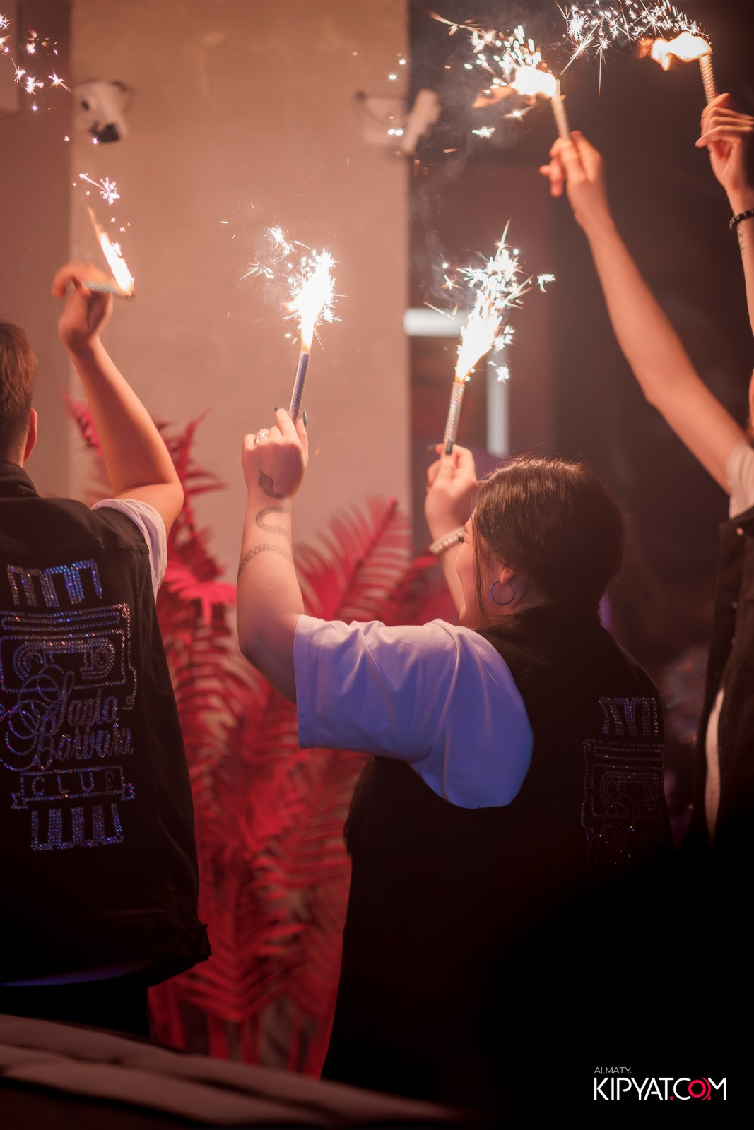 FITNESS ЁЛКА в ночном клубе SANTA BARBARA. КИПЯТКОМ АЛМАТЫ!